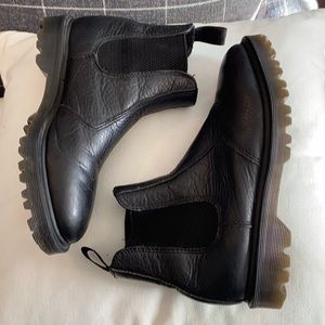 Dr. Martens Inuck 2976 Chelsea Boot